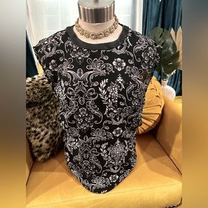 Forever 21 Black & White Sleeveless Work Blouse Size S - Slit on Back